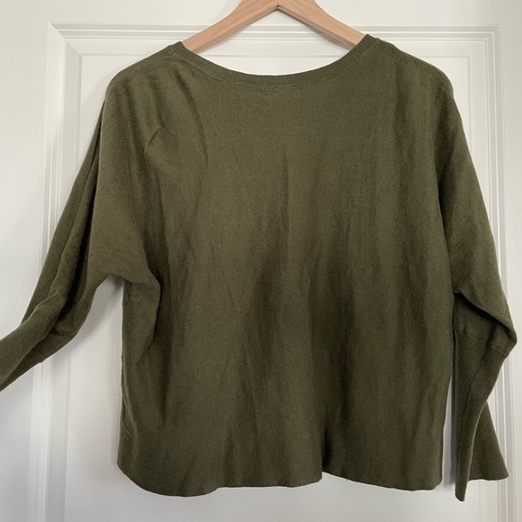 Olive Green Women's Sweater size large - Picture 5 of 5
